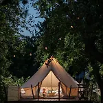Dragonfly Gardens Urban Glamping אוהל מפואר