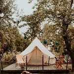 Dragonfly Gardens Urban Glamping בראשוב