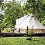 Dragonfly Gardens Urban Glamping *