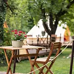 אוהל מפואר Dragonfly Gardens Urban Glamping