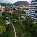 Dragonfly Gardens Urban Glamping אוהל מפואר בראשוב