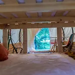 אוהל מפואר Dragonfly Gardens Urban Glamping