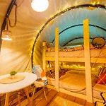 Dragonfly Gardens Urban Glamping * בראשוב