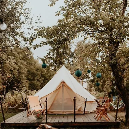 Dragonfly Gardens Urban Glamping Braşov