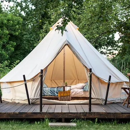 Luxury tent Dragonfly Gardens Urban Glamping