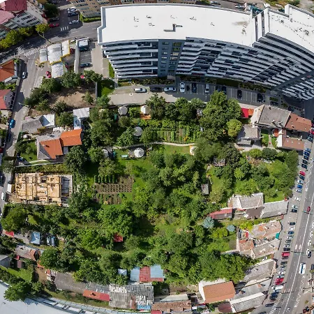 Dragonfly Gardens Urban Glamping Luxury tent Brasov