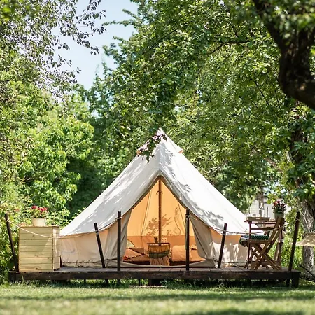 Luxury tent Dragonfly Gardens Urban Glamping Brasov