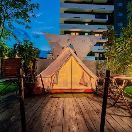 Luksusowy namiot Dragonfly Gardens Urban Glamping *