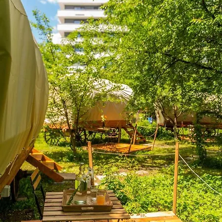 Dragonfly Gardens Urban Glamping * ブラショフ