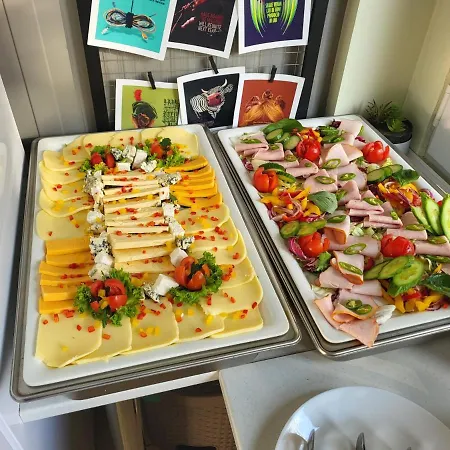 Dragonfly Gardens Urban Glamping Luxury tent *