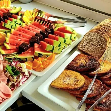 Luxury tent Dragonfly Gardens Urban Glamping