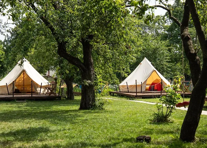 Luksusowy namiot Dragonfly Gardens Urban Glamping Braszów