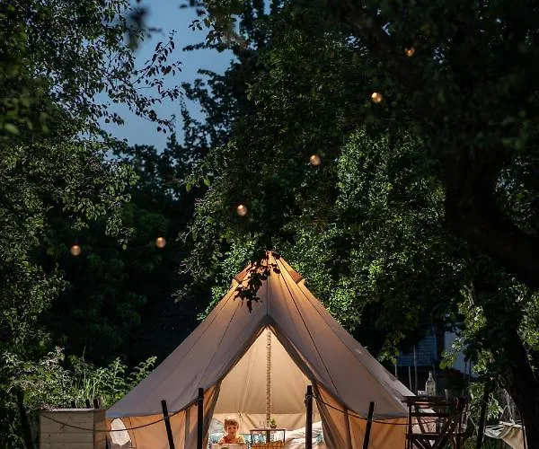 Dragonfly Gardens Urban Glamping 豪华帐篷