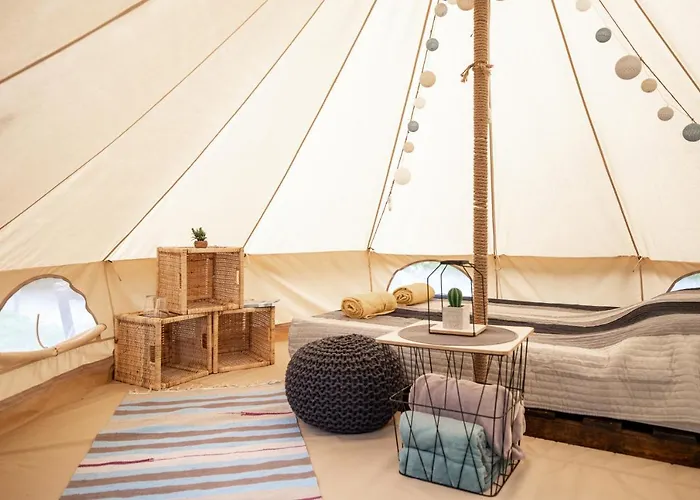 Dragonfly Gardens Urban Glamping 布拉索夫