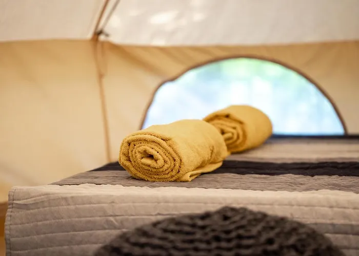 Luxury tent Dragonfly Gardens Urban Glamping *