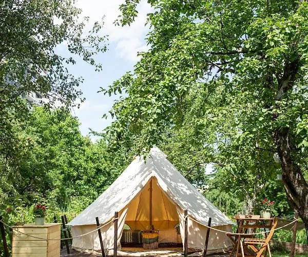 Dragonfly Gardens Urban Glamping *