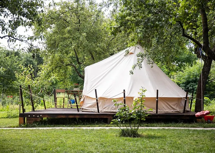 Dragonfly Gardens Urban Glamping *