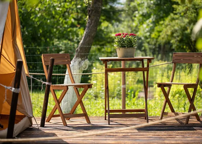 豪华帐篷 Dragonfly Gardens Urban Glamping 布拉索夫