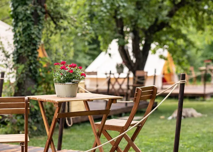 Luxury tent Dragonfly Gardens Urban Glamping