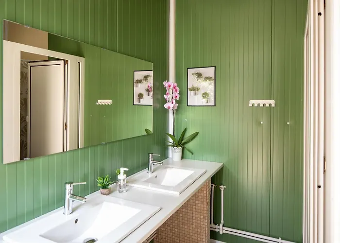 Dragonfly Gardens Urban Glamping