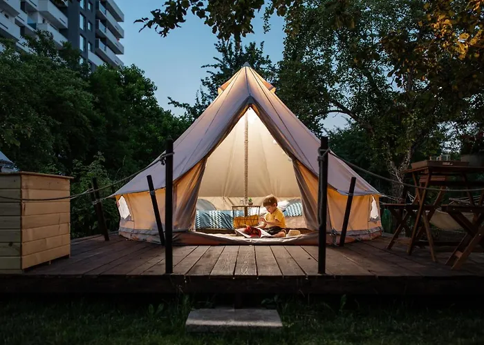 Dragonfly Gardens Urban Glamping 豪华帐篷 *