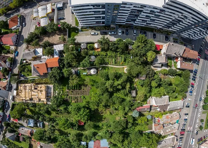 Dragonfly Gardens Urban Glamping 豪华帐篷 布拉索夫