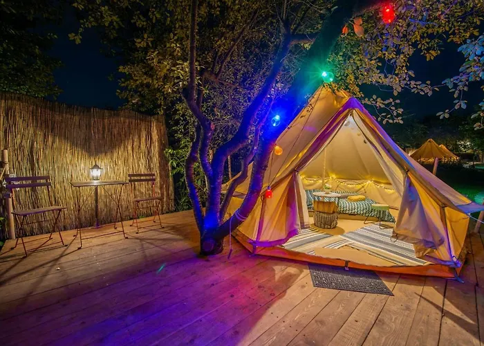 Dragonfly Gardens Urban Glamping 布拉索夫