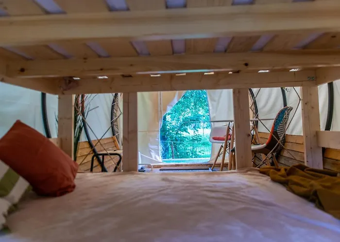 Luksusowy namiot Dragonfly Gardens Urban Glamping