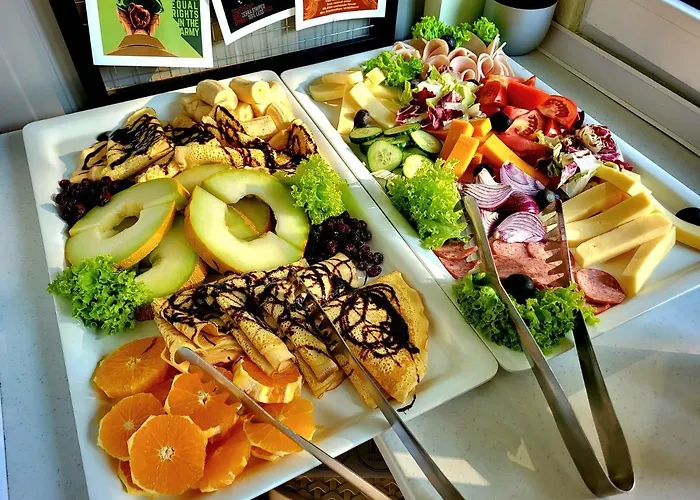 Dragonfly Gardens Urban Glamping *