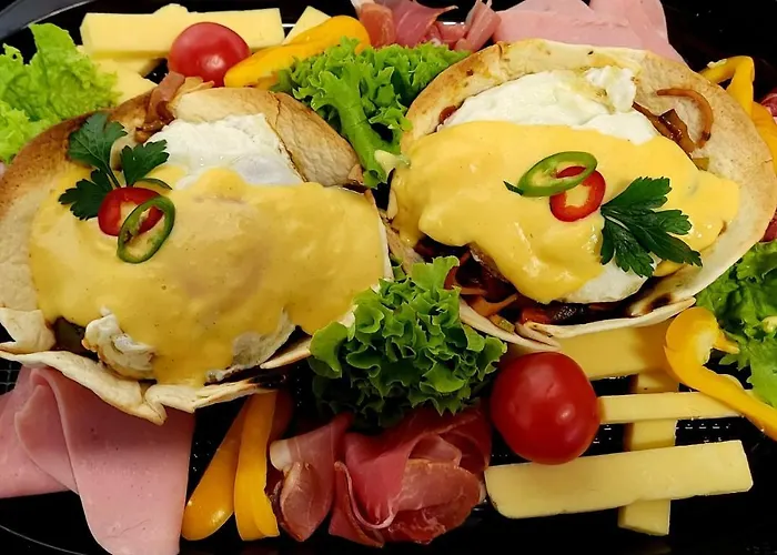 Dragonfly Gardens Urban Glamping Luxury tent *